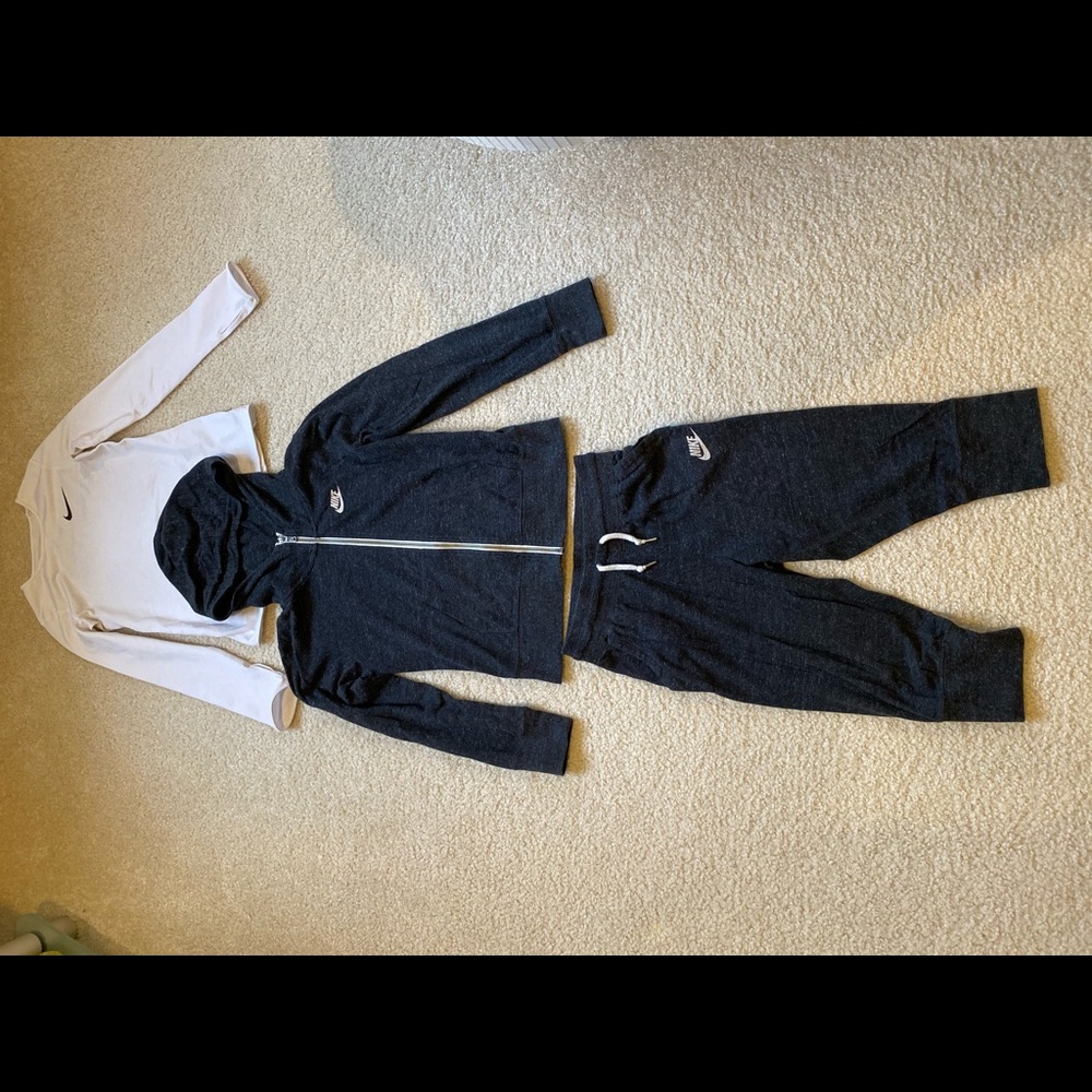Nike bundle with zip up, sweatpants and dry fit